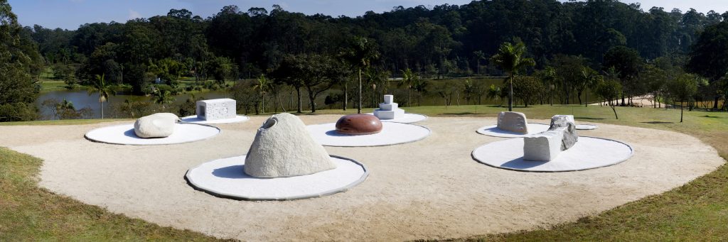 藝大出身アーティスト・絹谷幸太インタビュー。石と対話し学んだことと