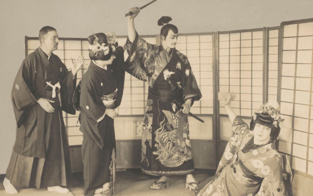 明治27年（1894年）日本全国の風景写真集　写真100枚　当時の訪日外国人向け 日本初のコスプレ写真？謎の外国人が撮影した明治日本の様子【誰でも