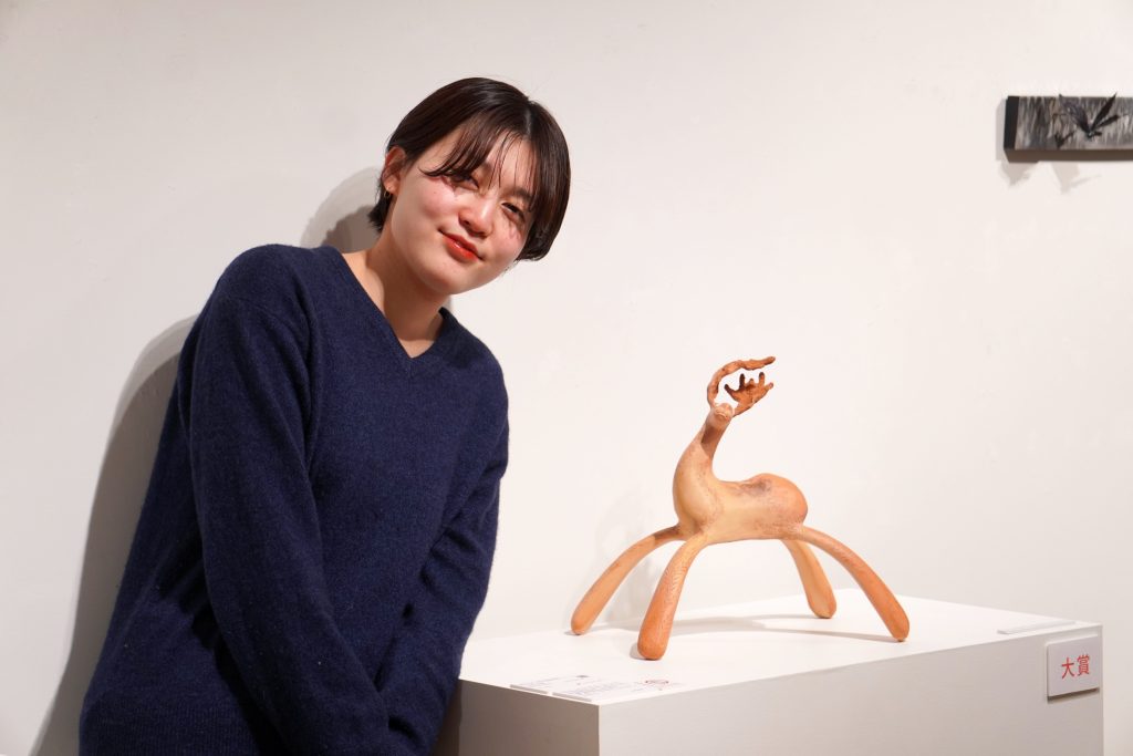 「ありがとう」を伝えたくて。楽しくて苦しいけれど、追い求めたい　アートアワード2026受賞者に聞く【上垣内若葉氏インタビュー】